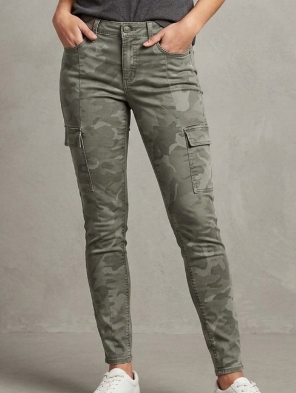 🛍Old navy Rockstar Super Skinny ladies size 4 camo cargo pants